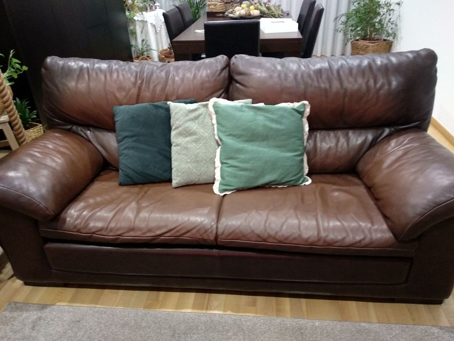 Novo preço - Sofá castanho - modelo Divani Divani - 3 lugares