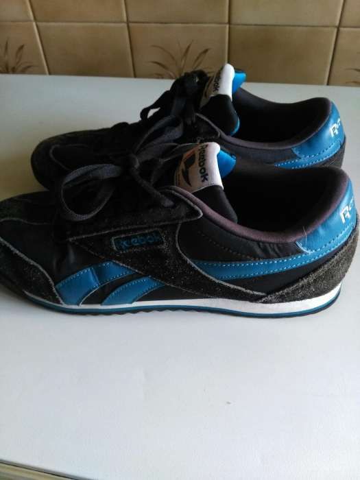 Varias sapatilhas e modelos