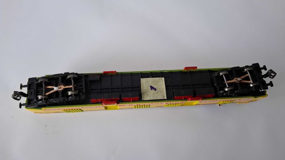 Kolejka TT 1:120 2 wag. poc. sieciowego 3xoświetl. i sygn. końca poc.2