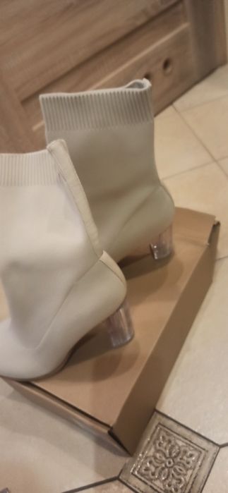 Botki białe materiałowe