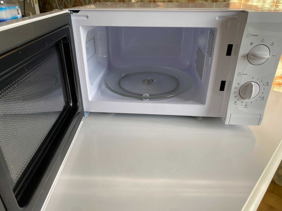 Micro-ondas FLAMA 1817FL 20L / 700W – Como novo