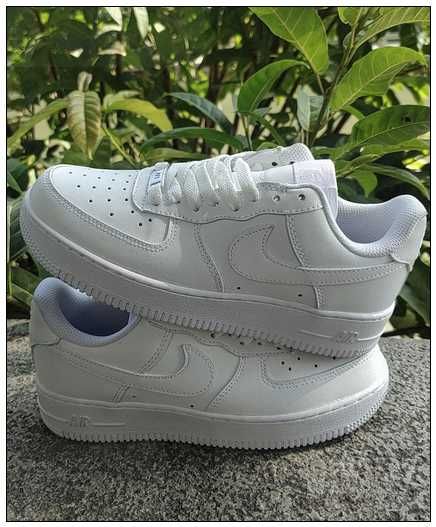 Białe tenisówki Air Force 1 w rozmiarze 38