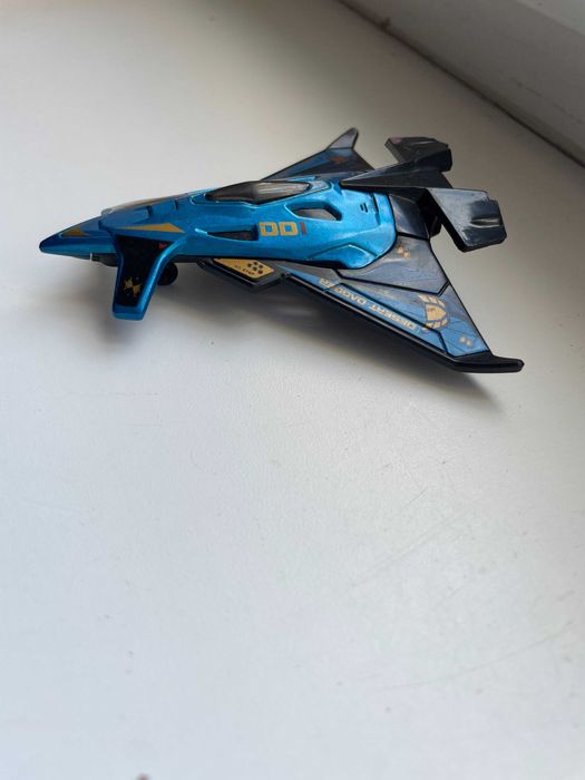 винищувач іграшковий