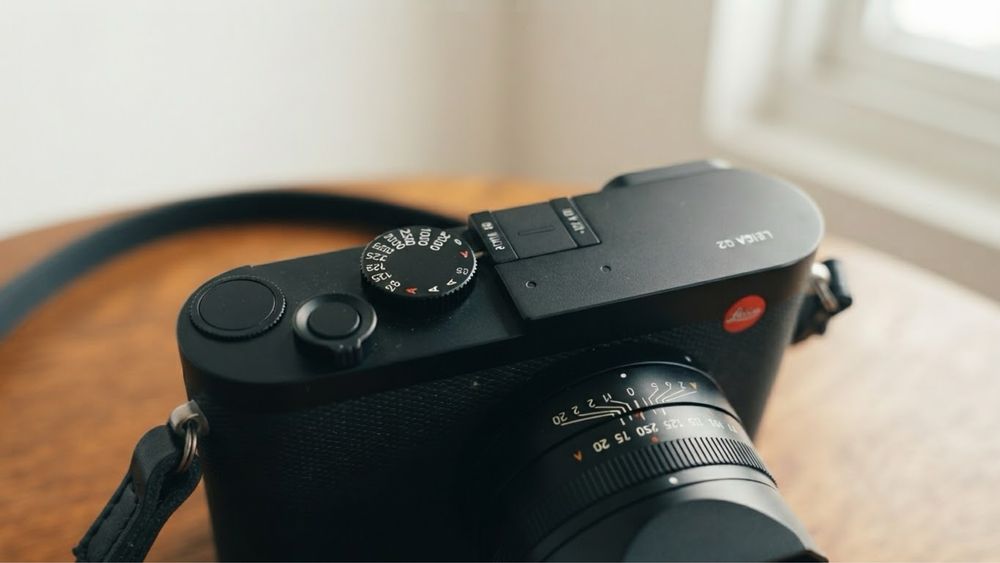 Leica Q2 Full-Frame - Completa com Lente Fixa e Acessórios
