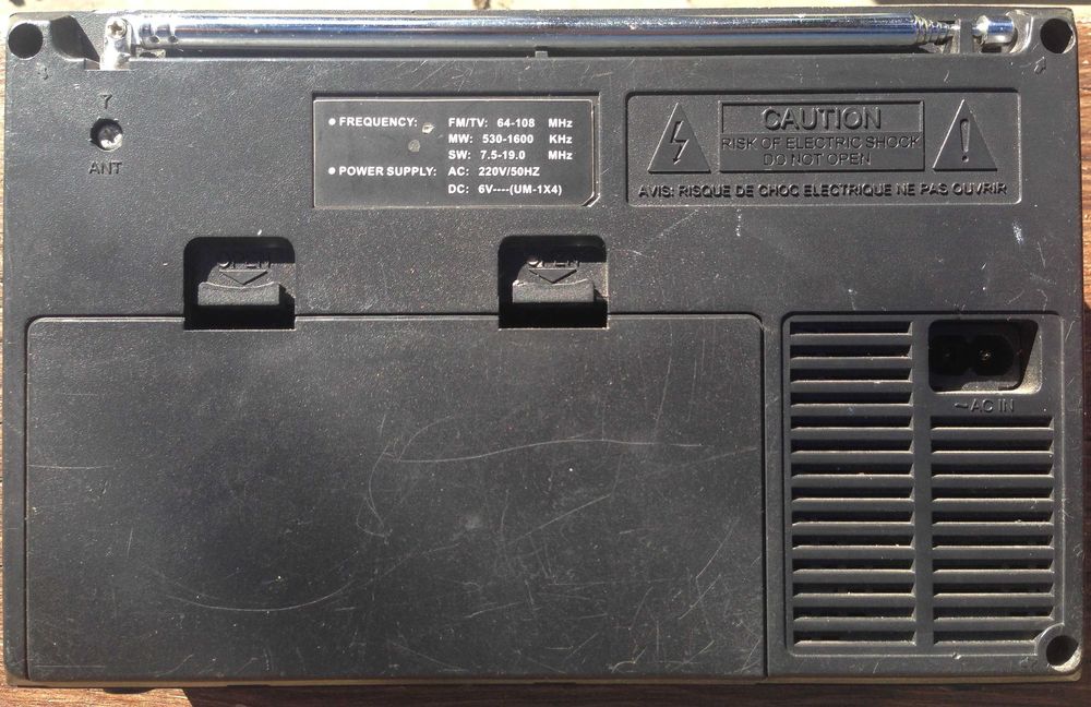 Радіо приймач приемникGOLON 9933 FM, USB, MicroCD,220 В