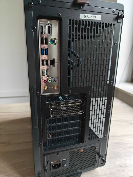 Intel Core i9-14900K / RTX 4070 Ti SUPER 16GB / 64GB DDR5 / SSD 3TB / Fractal North