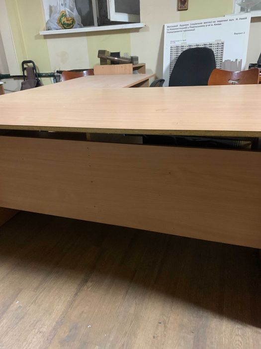 Віддам безкоштовно офісні столи