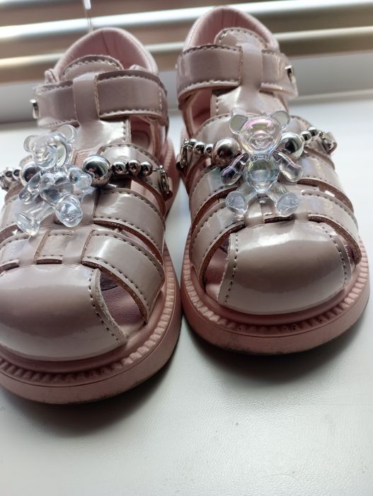 Босоніжки на дівчинку