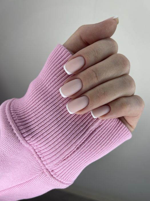 Манікюр з покриттям гель - лаку в салоні від 750грн до 850грн