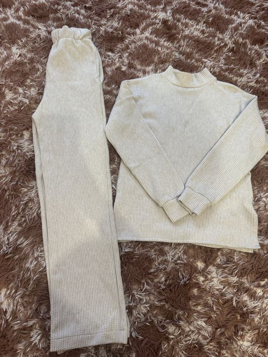 Жіночий теплий костюм