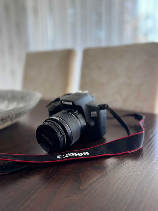 Canon EOS 2000D.
