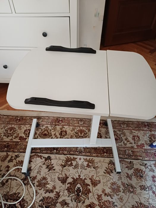 Столик для ноутбука.Функциональный