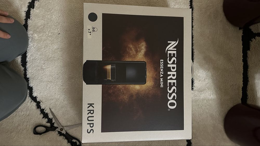 Ekspres na kapsułki KRUPS-NESPRESSO Essenza Mini XN1108 Czarny