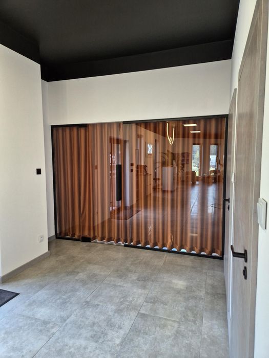 Szklana ścianka działowa