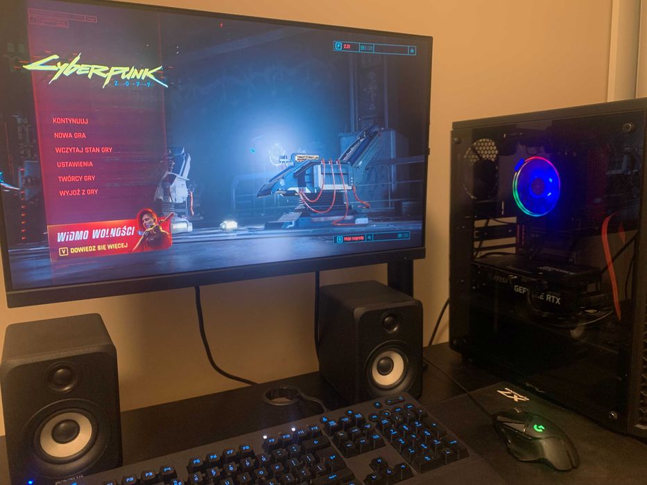 Gotowy zestaw do grania (PC, monitor, uchwyt, mysz, klawiatura)