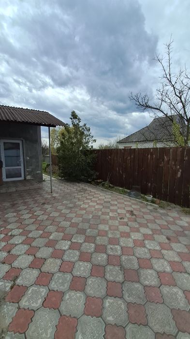 Продам сучасний будинок.