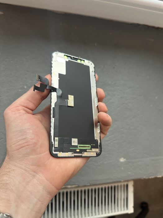 Екран дисплей на Iphone XS без нюансів і подряпин. Все працює