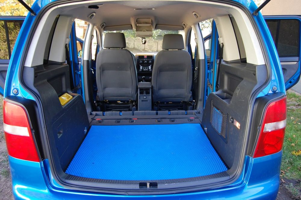 Volkswagen Touran 1.6 FSI Гарний стан 6-ступка