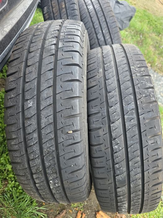 Комплект шин Michelin 215x70 r15c