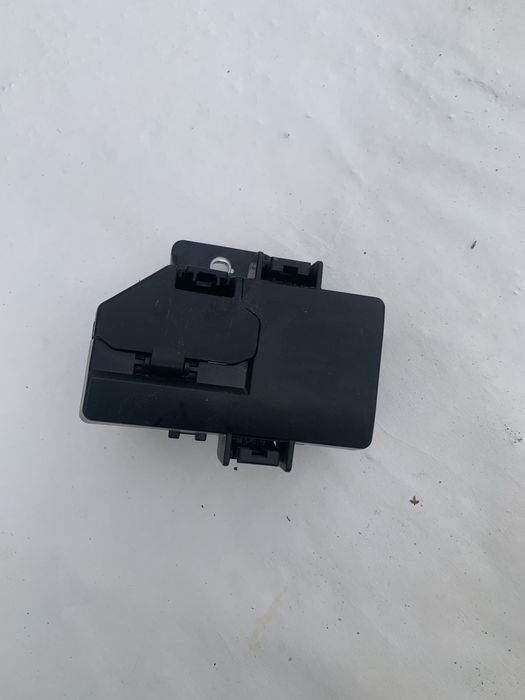 Блок запобіжників батареї кіа ніро 17-22 р.