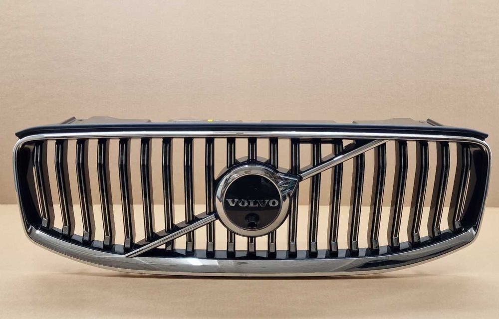 Volvo xc60 II рестайлінг решітка радіатора 2017-2025
