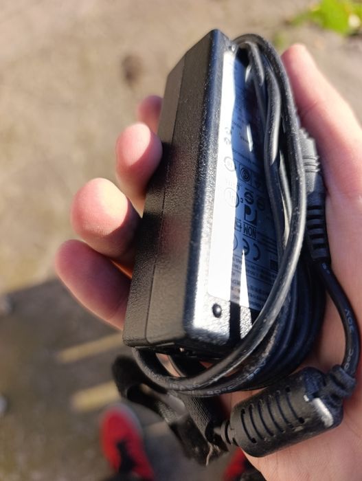 Блок живлення до ноутбука