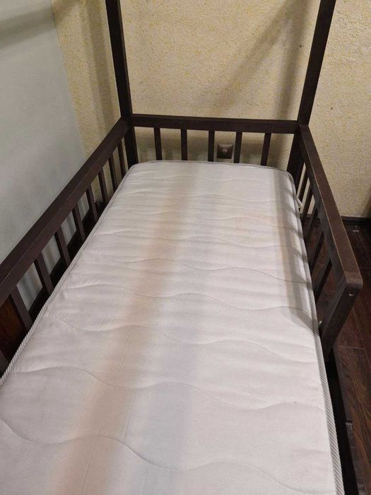 Дитяче ліжко з матрацом(160х80). Самовивіз