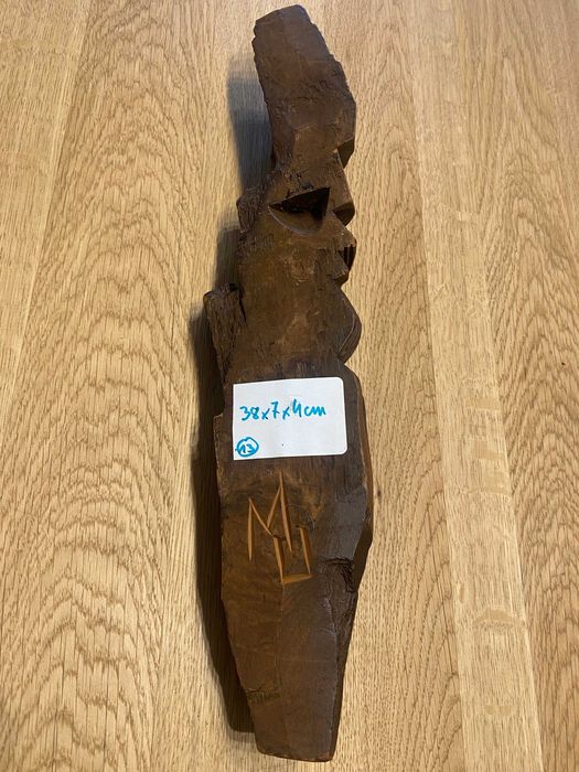 Płaskorzeźba drewniana – twarze [13]