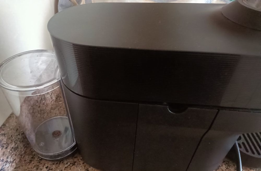 Maquina de café Nespresso preta