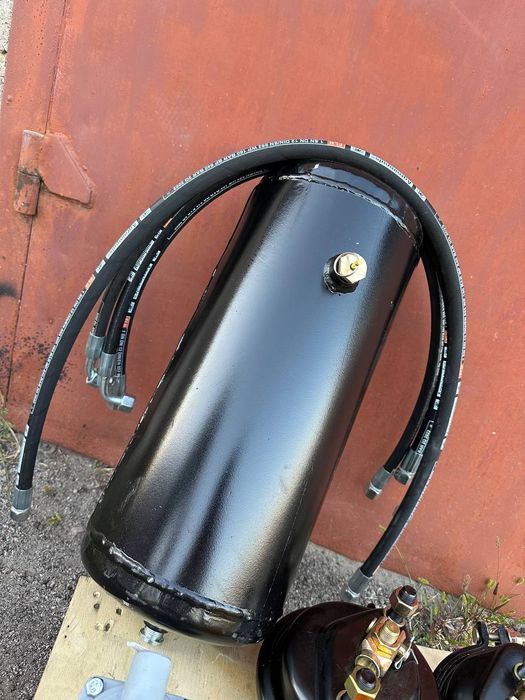 Гальмівна система тракторного причепа 2ПТС-4