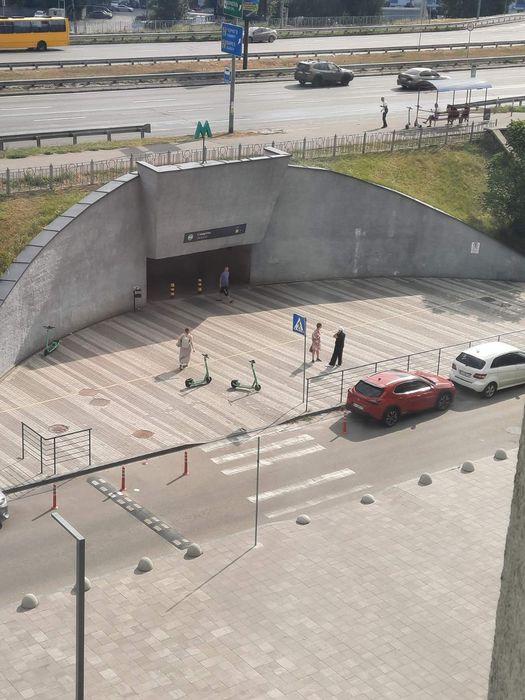 Сдам современную квартиру  ул. Заречная 2  корпус 2 метро Славутич