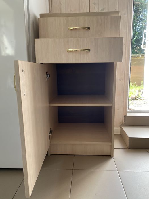 Шафка з шухлядами