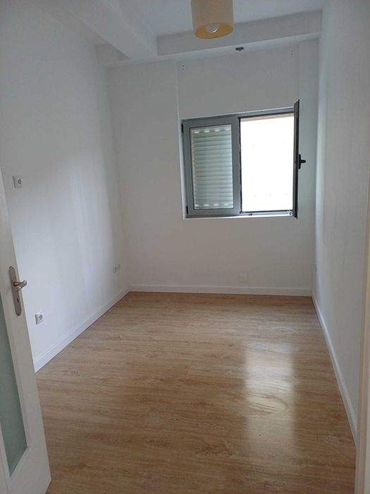 Aluguer de T0 Mobilado (30 m²) em R/C de Moradia | Quinta do Conde (Entrada em Dezembro)