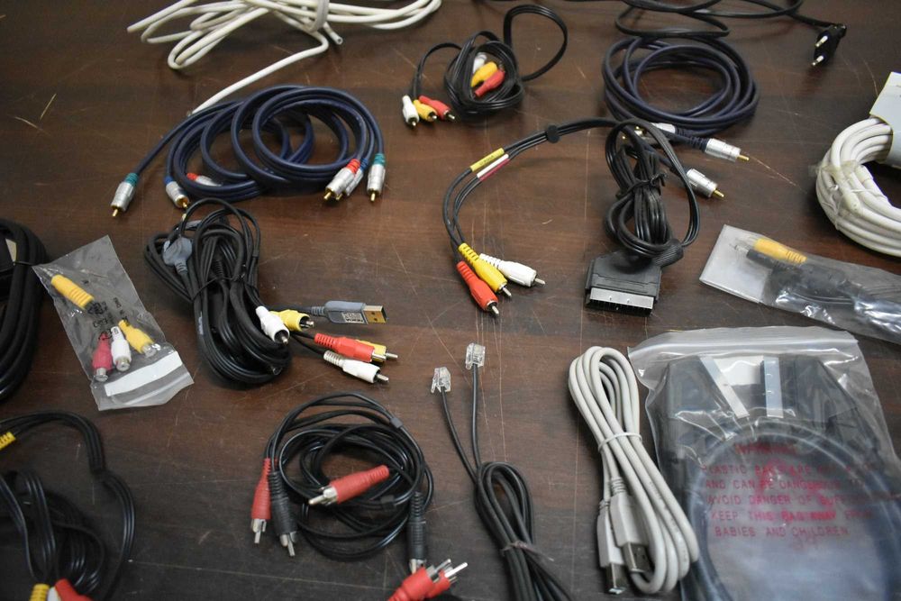 Mix komputerowy kable / przejściówki / pilot