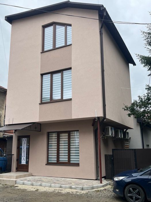 Комерційне приміщення в центрі міста Рахів.