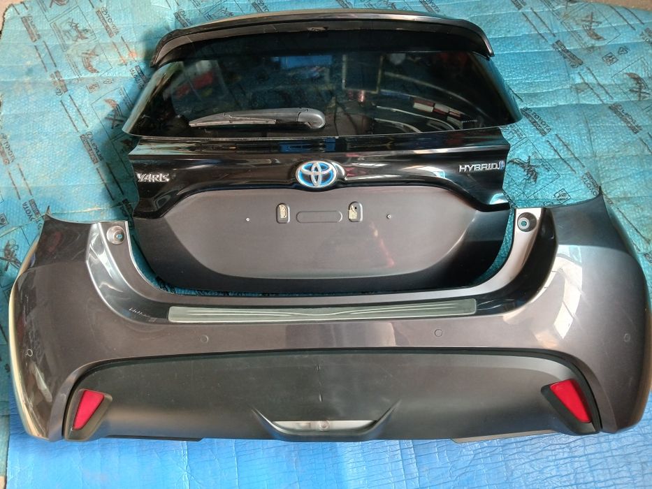 Klapa bagażnika spoiler  TOYOTA YARIS IV 1g3