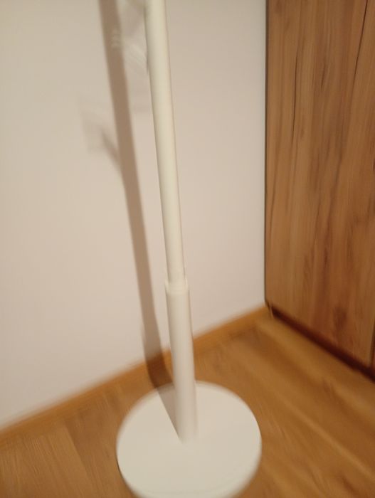 Wieszak na ubrania do przedpokoju biały z jysk