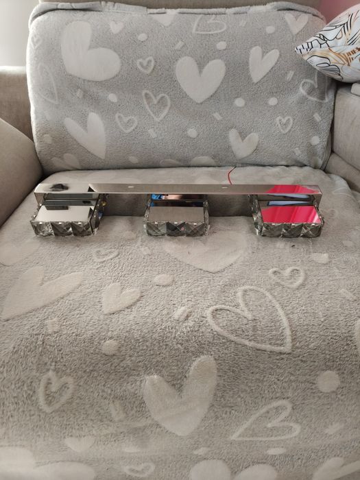 Sprzedam 2 kinkiety łazienkowe led  kryształy
