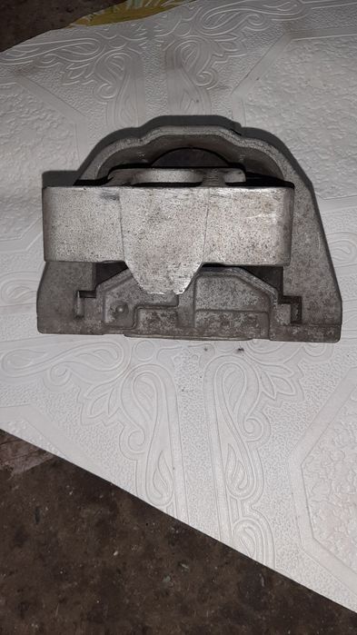 Подушка двигателя гольф4-бора