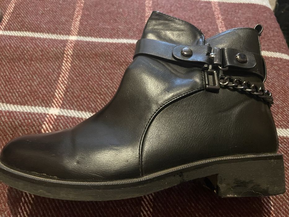 Жіноче взуття  б/у