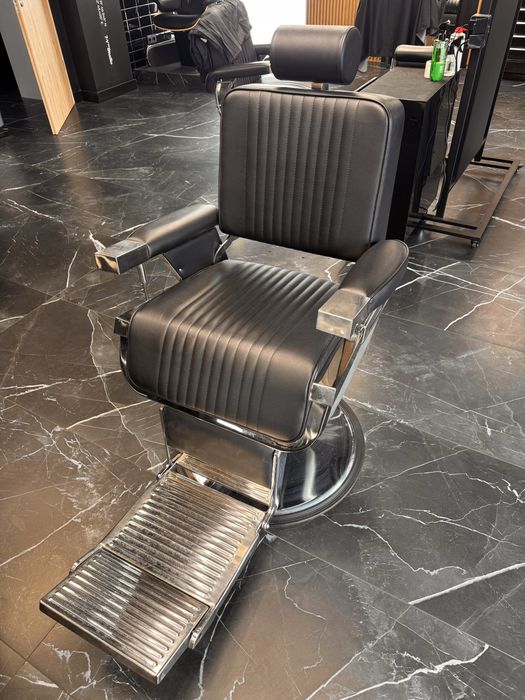 Fotel barberski stan bardzo dobry