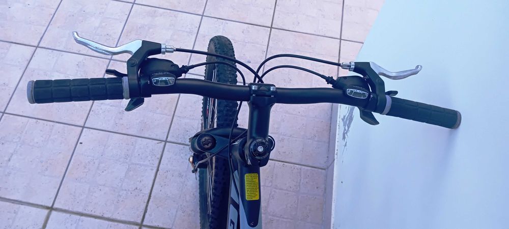 Bicicleta GT Avalanche 3.0 - Roda 26 - Quadro M - Bom estado