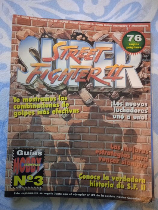 Vendo duas revistas/guia do videojogo Street Fighter  2