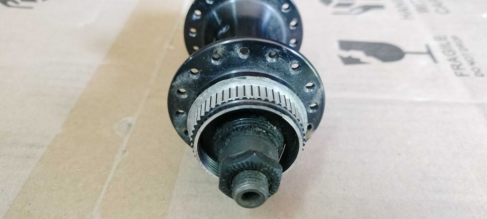 Piasta tylna na tył Shimano DEORE na 32 szprych