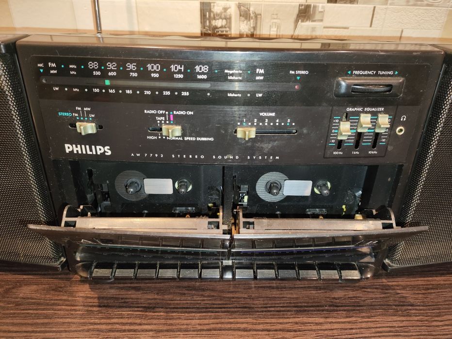 Магнитофон Philips