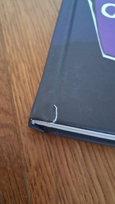 Książka pt „ tajemnica człowieka z blizną „