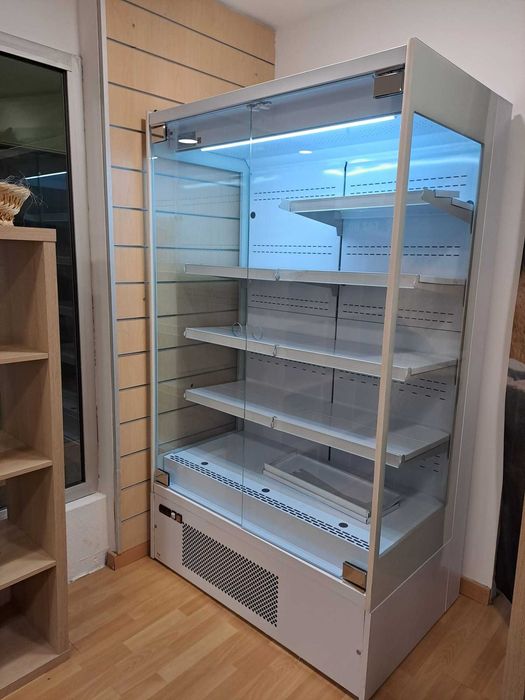Vitrine refrigerada para lacticínios, bebidas, charcutaria