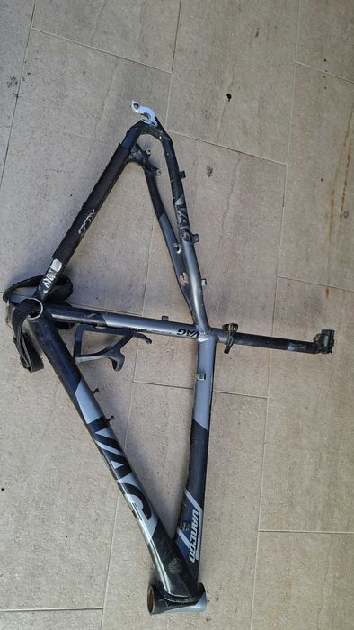 Quadro de bicicleta BTT VAG em bom estado