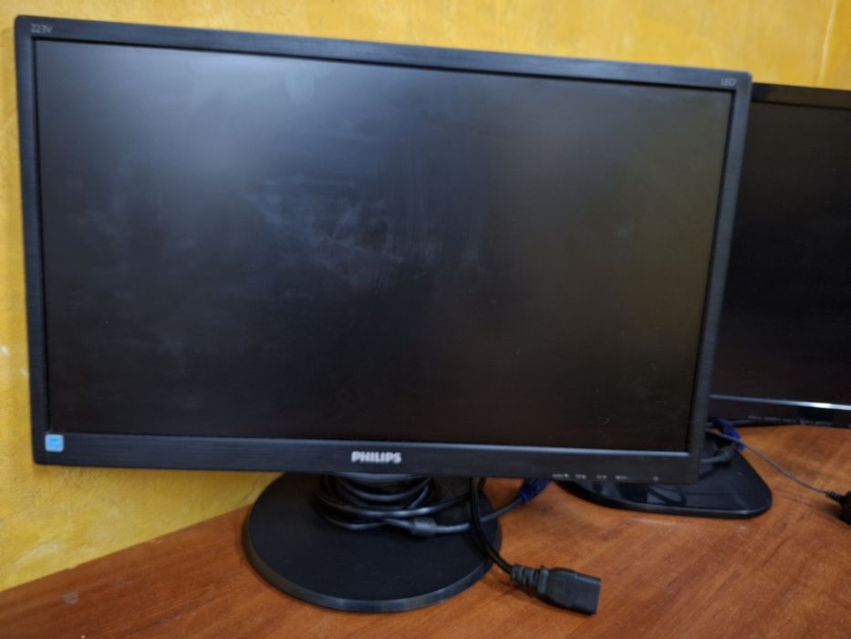 Монитор 22" б/у  LG и PHILIPS