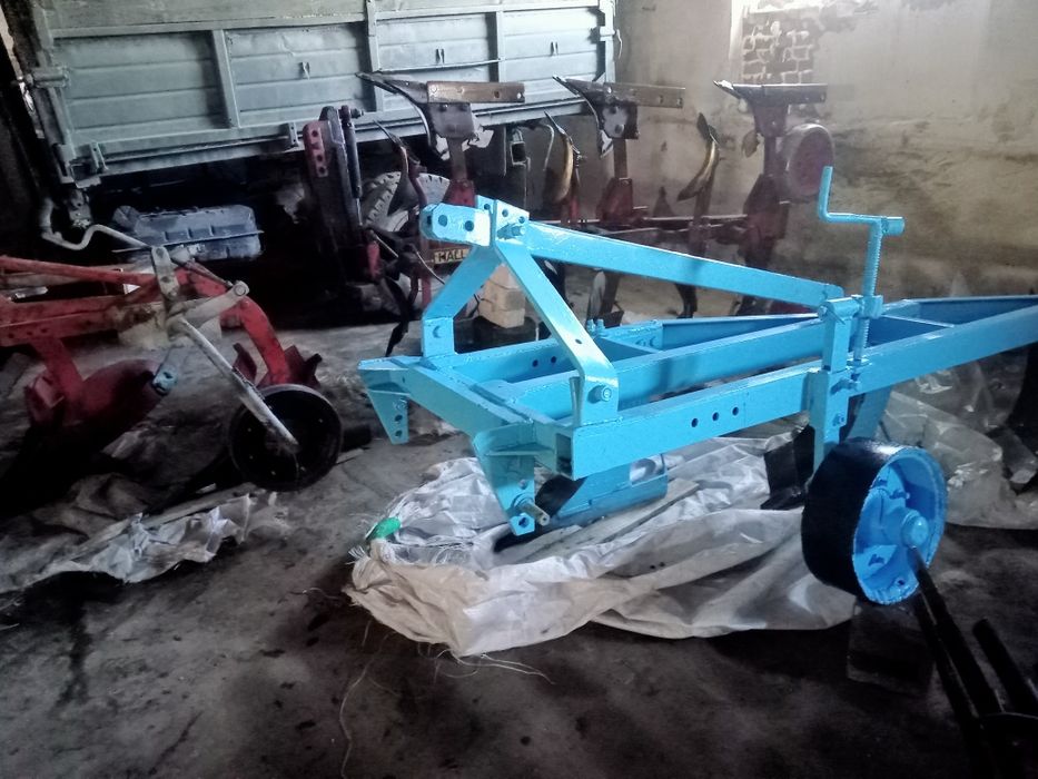 Плуг  3 корпусний